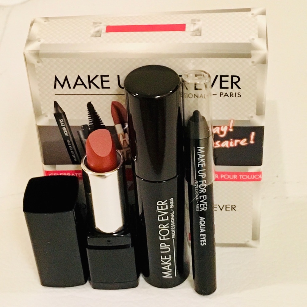 NWT Makeup Forever 3 piece set!
